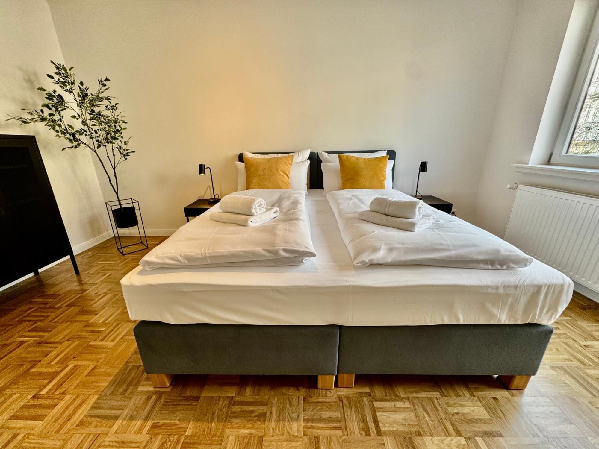 Mel&Bens Modern Oak-Apartments Fuer Bis Zu 12 Personen เบรเมน ภายนอก รูปภาพ