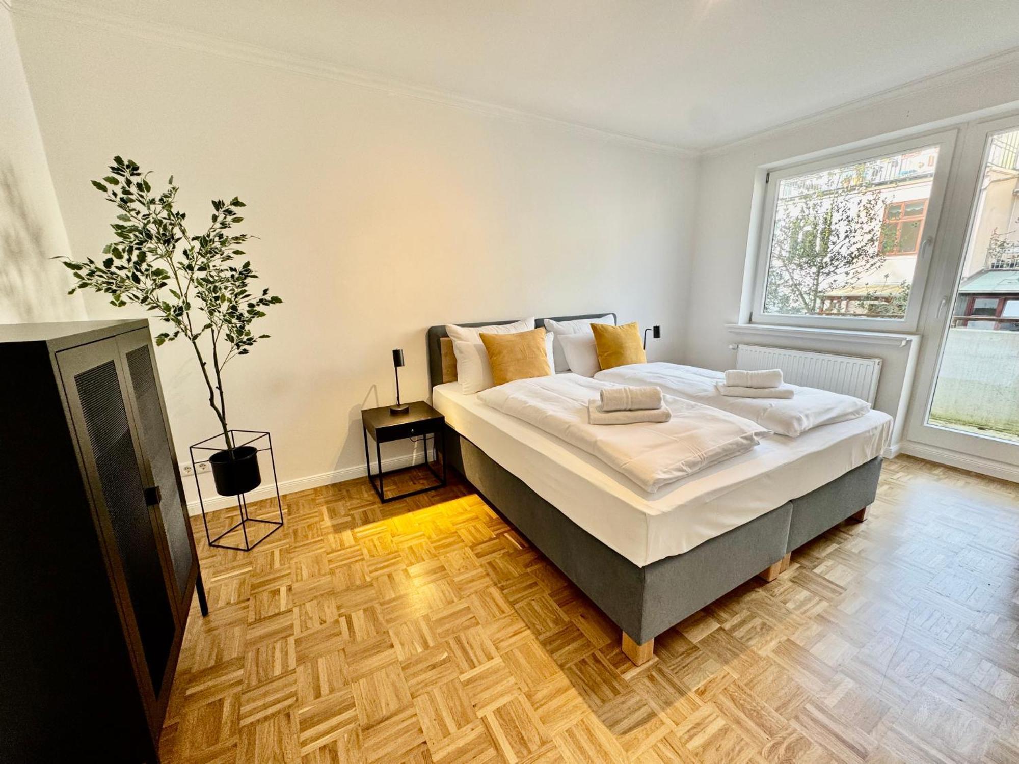Mel&Bens Modern Oak-Apartments Fuer Bis Zu 12 Personen เบรเมน ภายนอก รูปภาพ