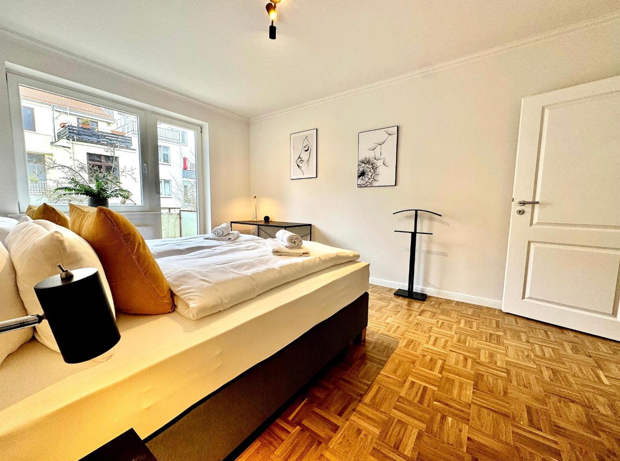 Mel&Bens Modern Oak-Apartments Fuer Bis Zu 12 Personen เบรเมน ภายนอก รูปภาพ